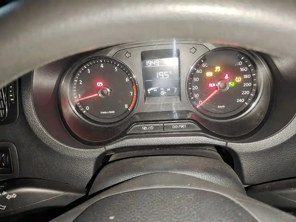 Volkswagen Polo 2014 1.6L Automatic Comfort Edition фото 4