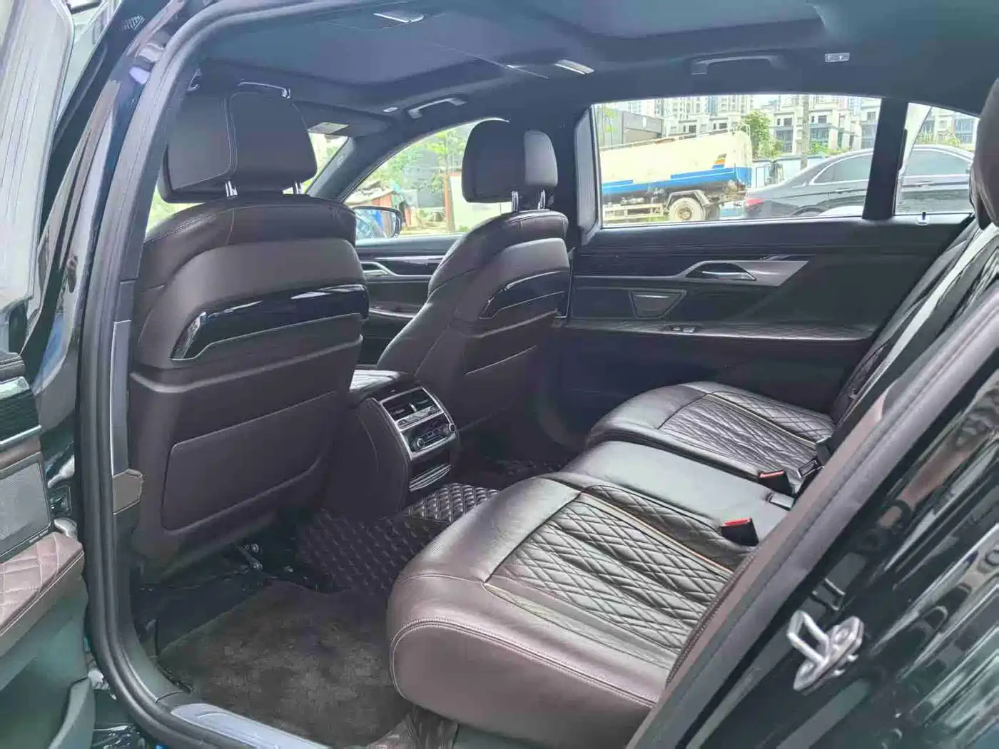 BMW 7 Series 2021 Model 730Li M Sport Package фото 3
