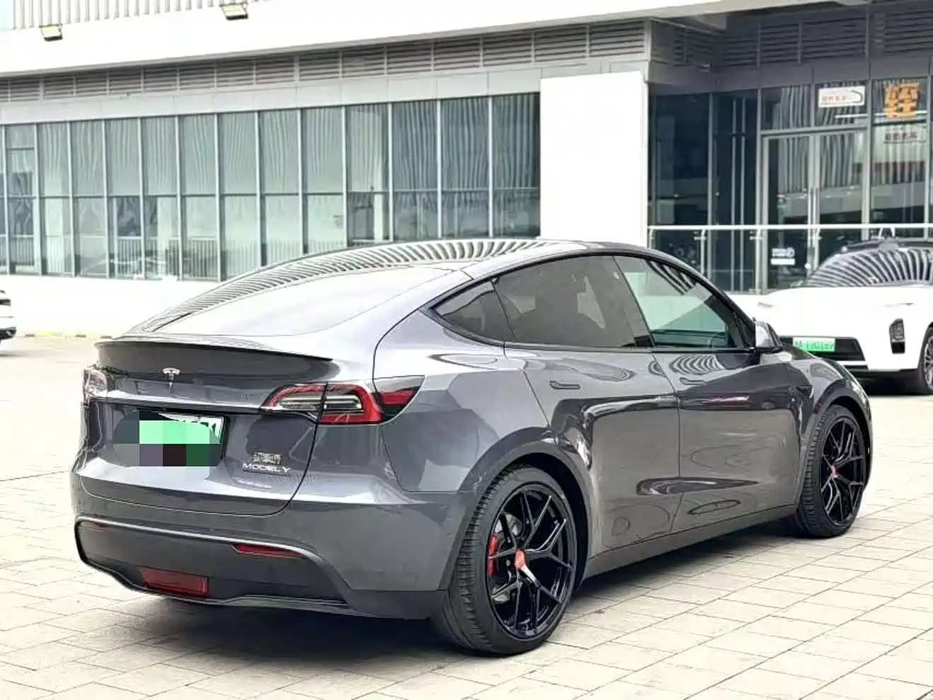 TESLA MODEL Y
