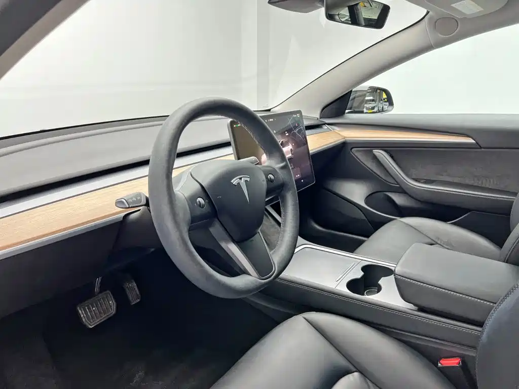 Фото 14 - Tesla Model 3