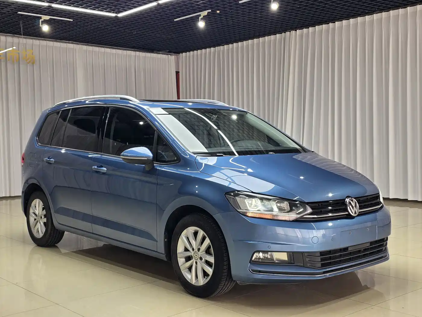 Volkswagen Touran 2018 Touran L 280TSI DSG Comfort 7-seater China V фото 3