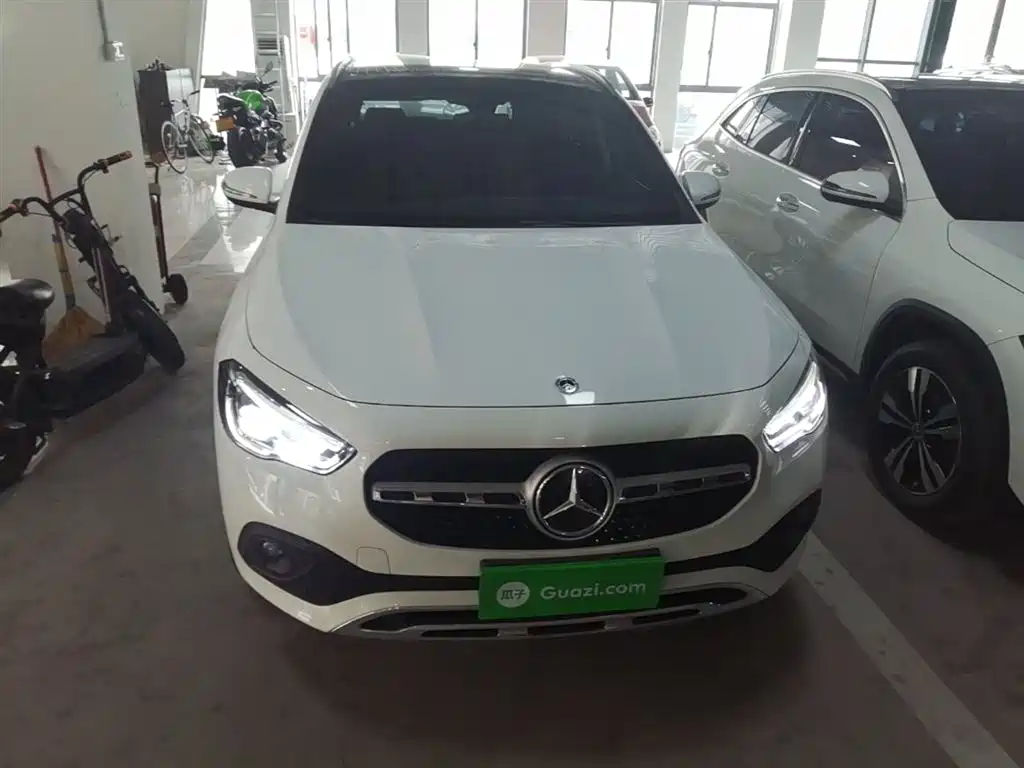 MERCEDES-BENZ GLA