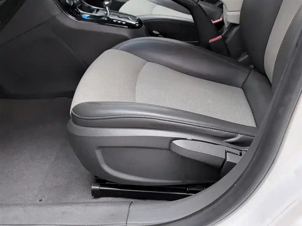 Chevrolet Cruze 2014 1.6L SL Million Commemorative Edition AT фото 20