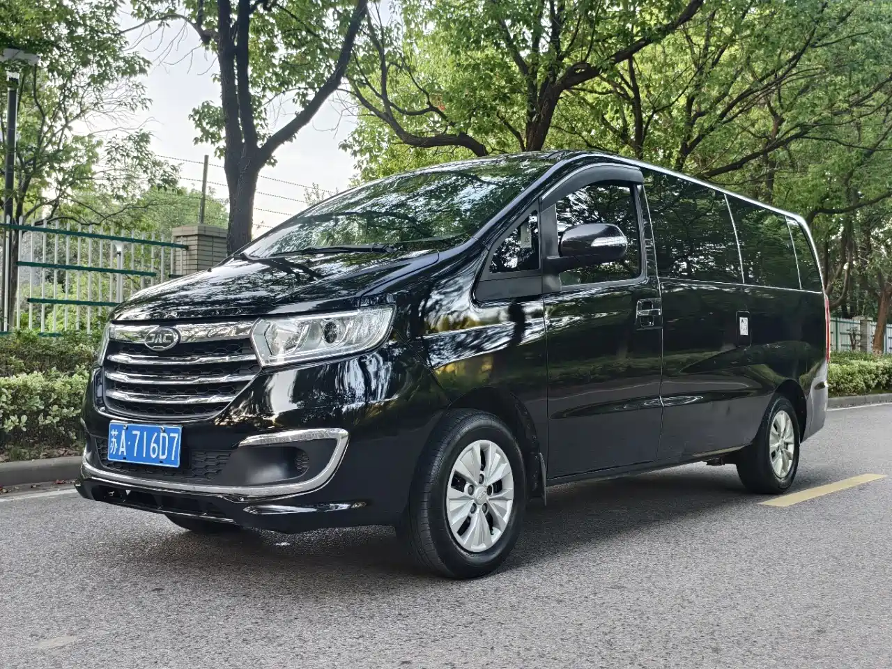 JAC Refine M3 2023 2023 PLUS 1.8L 9-seater Comfort CNG