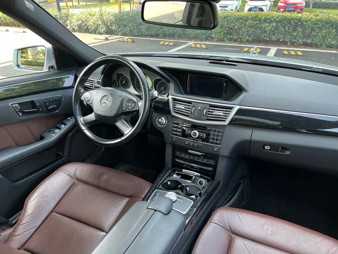 Mercedes-Benz E-Class 2010 E 300 L Fashion фото 12