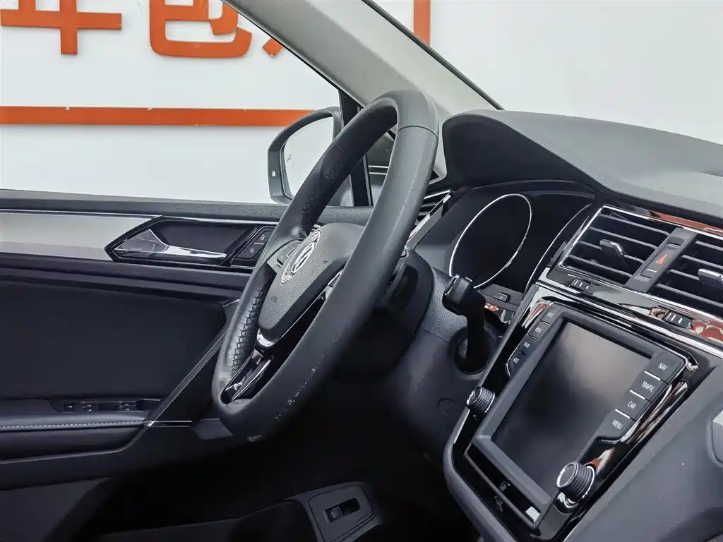Volkswagen Tiguan L 2017 380TSI Automatic 4WD Ultimate Flagship Edition фото 22