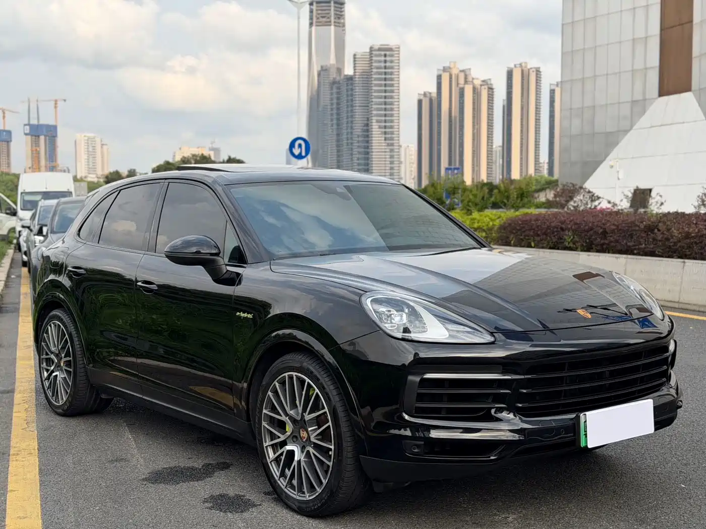 Porsche Cayenne New Energy 2022 Cayenne E-Hybrid 2.0T Platinum Edition фото 3