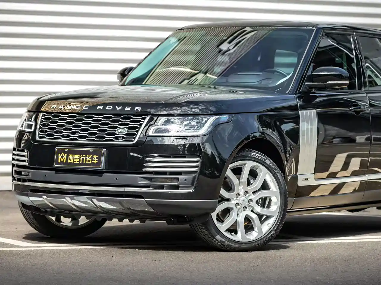 Land Rover Range Rover 2022 3.0 L6 400PS Heritage Extended Classic Edition фото 2