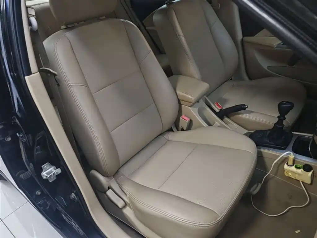 Buick Excelle 2013 1.5L Manual Classic Edition фото 25