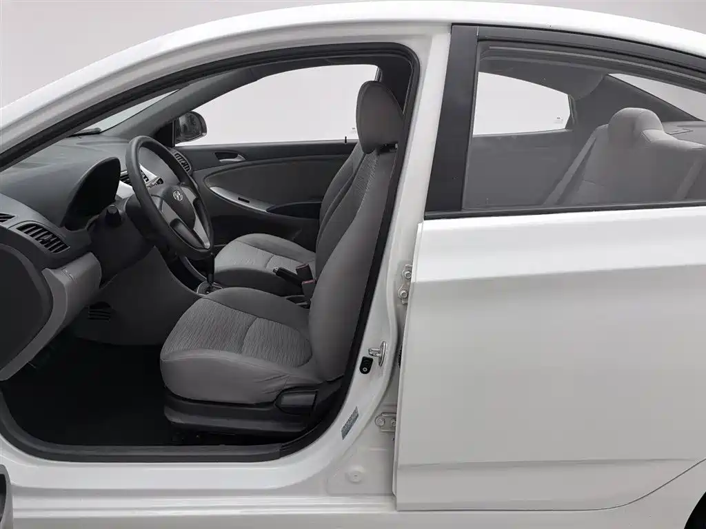Hyundai Verna 2016 1.4L Automatic Smart GLS фото 10