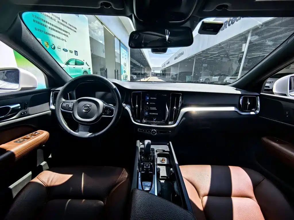 Фото 7 - Volvo S60