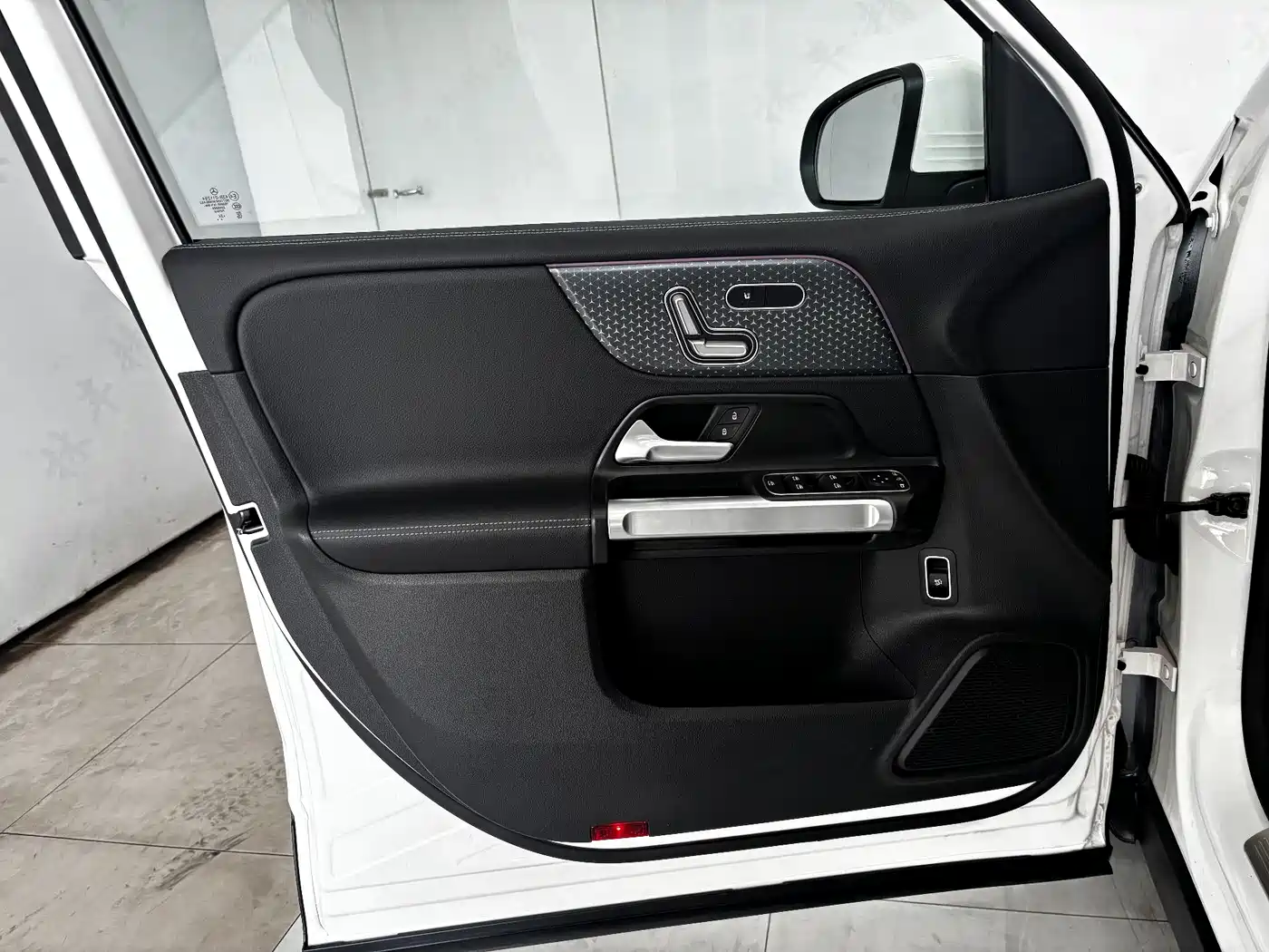 Mercedes-Benz GLB 2025 Model GLB 220 Fashion Style фото 10