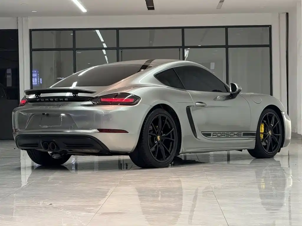 Porsche 718 2018 Cayman 2.0T фото 10