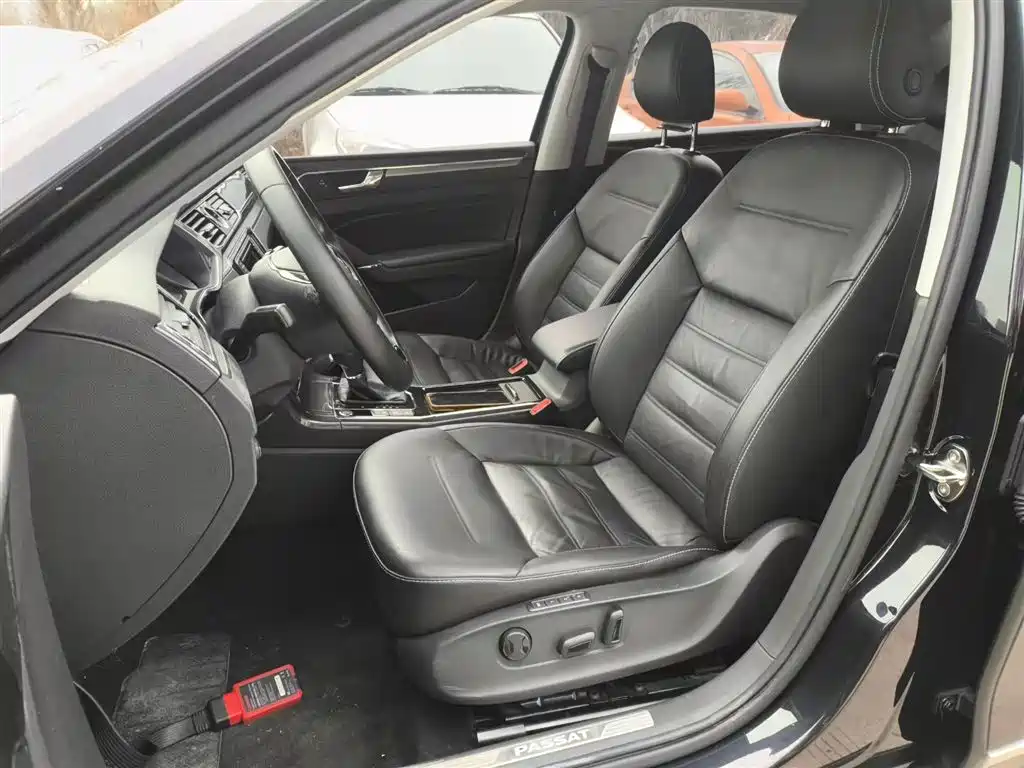 Volkswagen Passat 2016 330TSI DSG Executive Edition фото 14