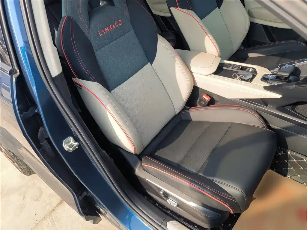 Lynk & Co 06 2020 1.5T Halo фото 25