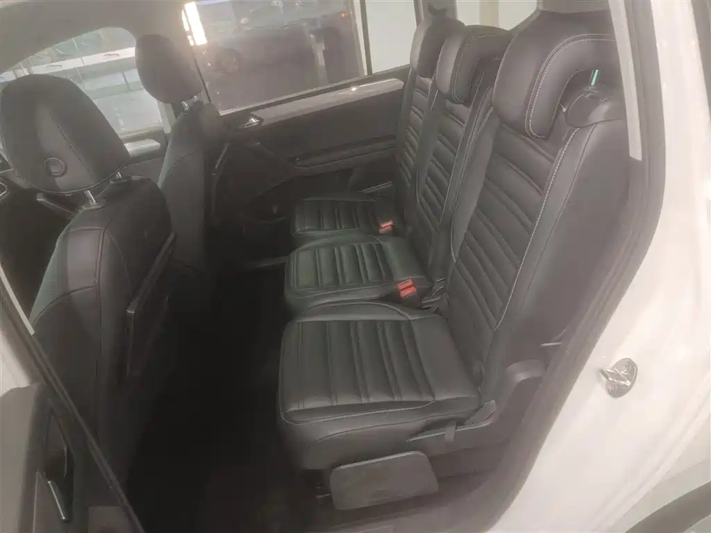 Volkswagen Touran 2018 Touran L 280TSI DSG Trendline 7-seater China V фото 17