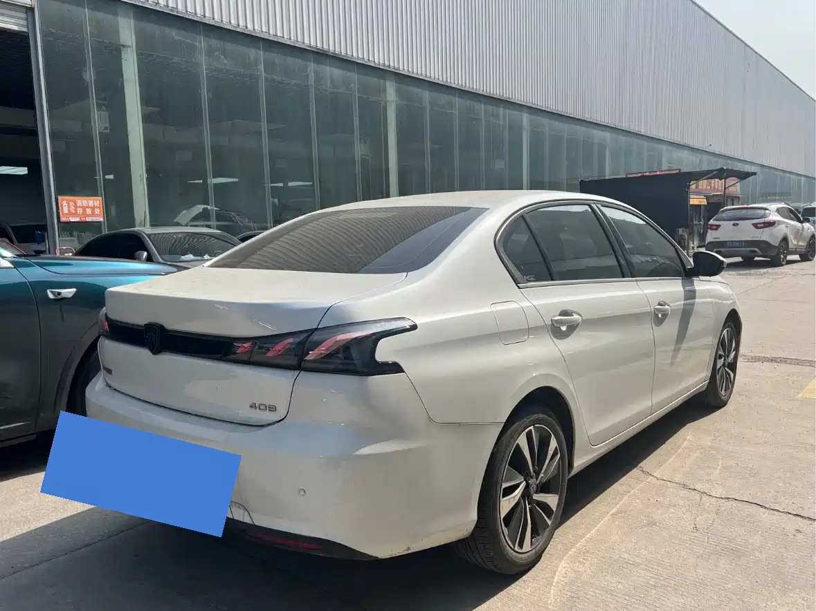 PEUGEOT 408