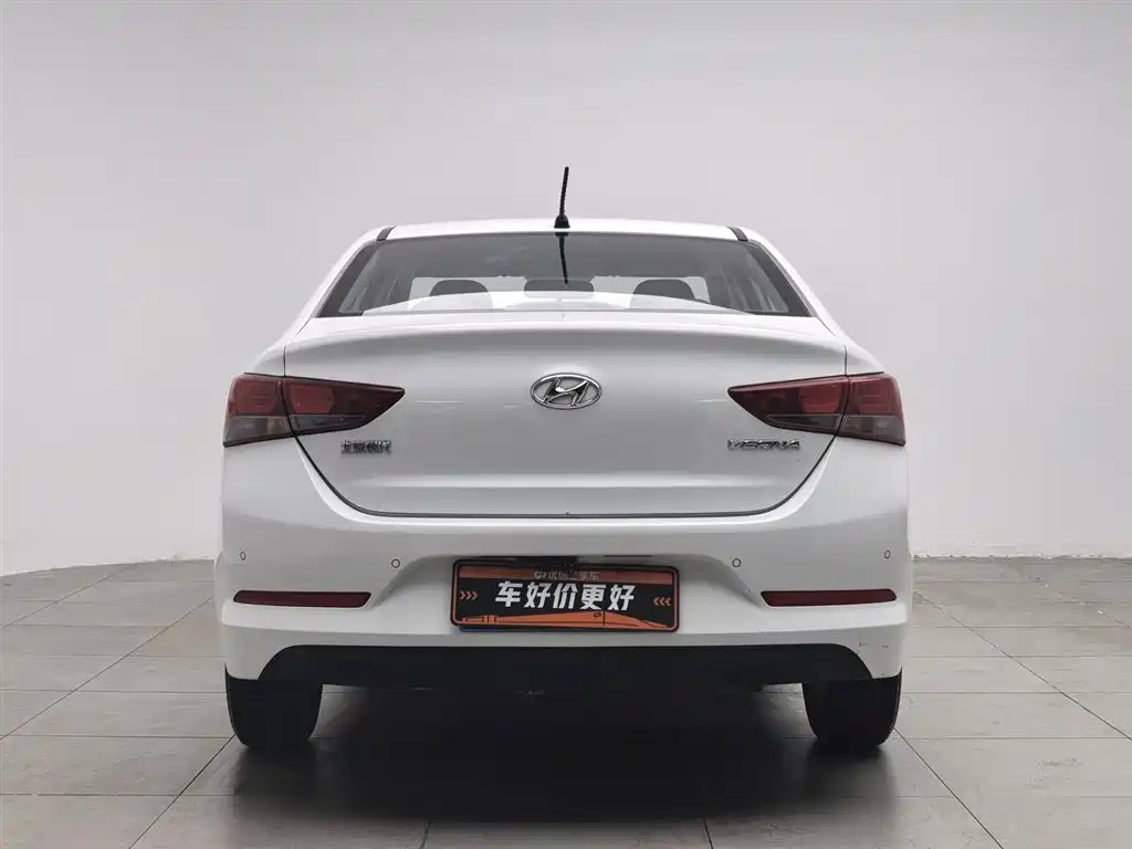 Hyundai Verna 2016 1.4L Manual Cool Edition GLS фото 4