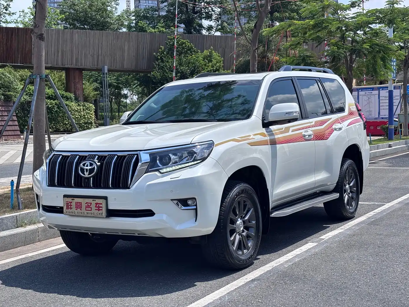 Toyota Prado 2018 3.5L Automatic TX-L NAVI Rear-mounted Spare Tire