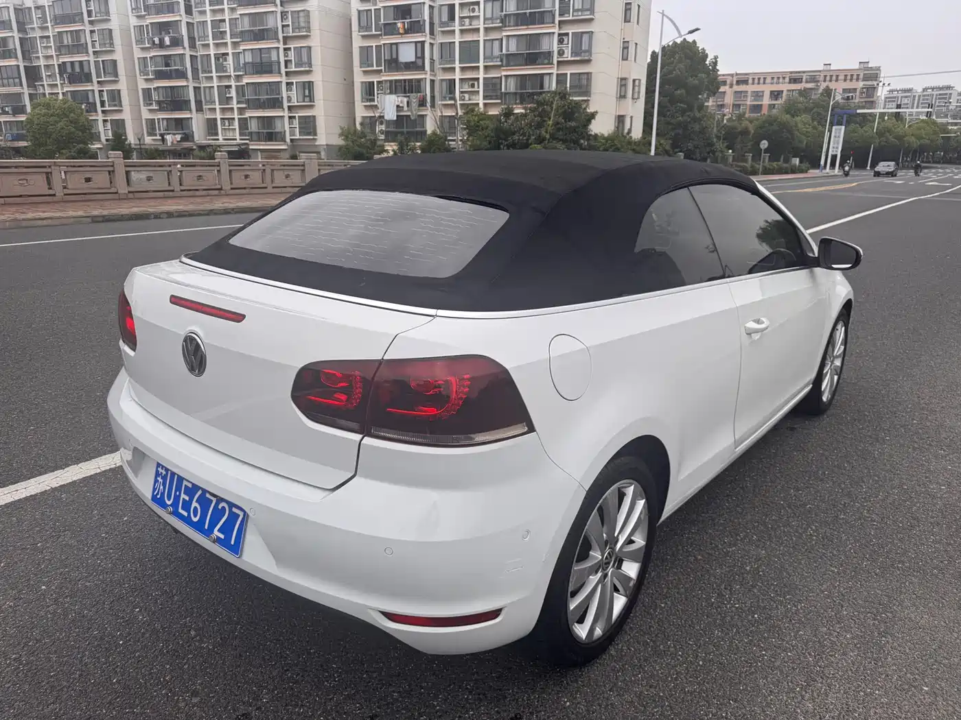 Volkswagen Golf (Import) 2012 1.4TSI Luxury Convertible Edition фото 7