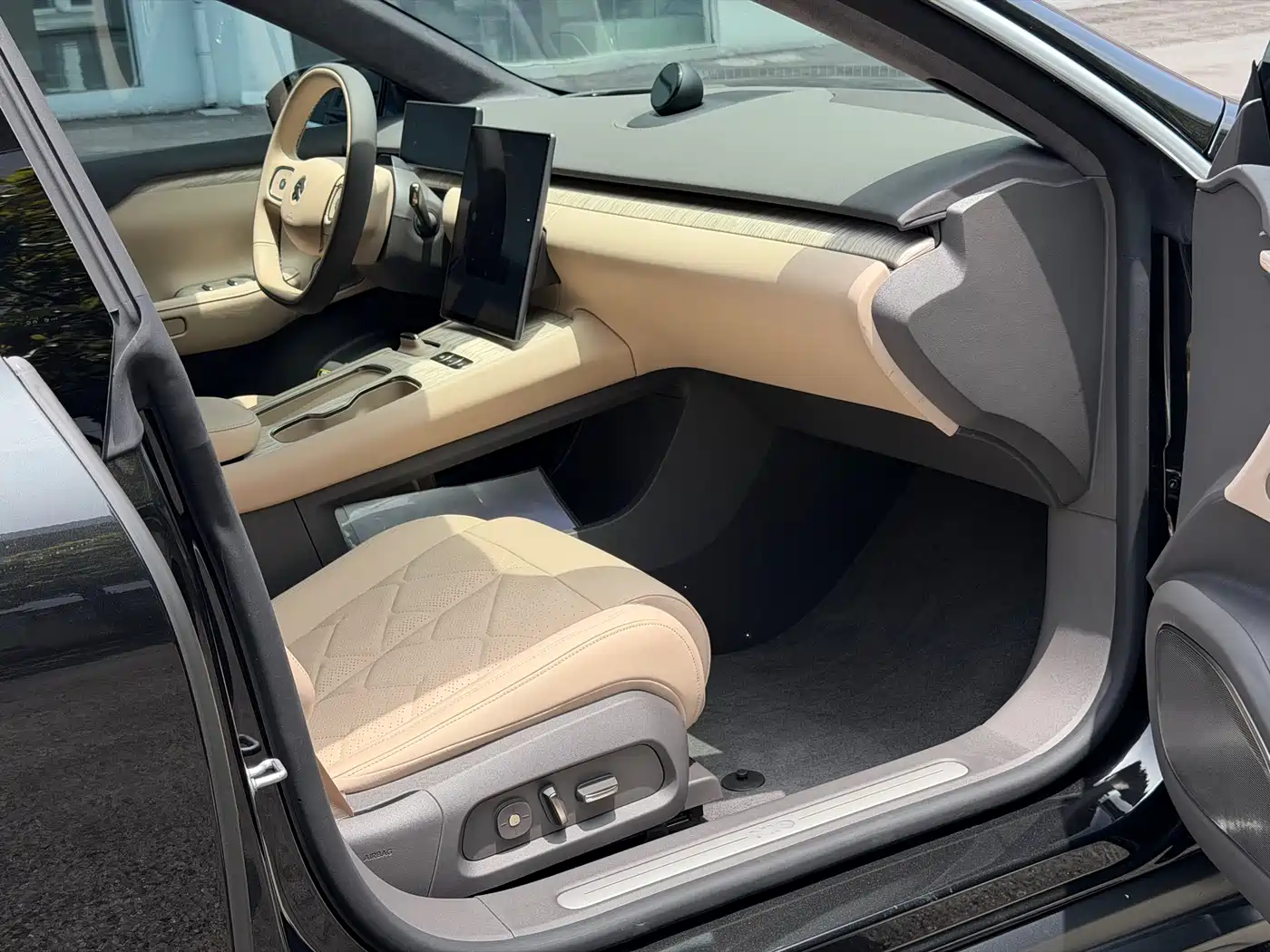 NIO ET7 2024 75kWh Executive Signature Edition фото 11