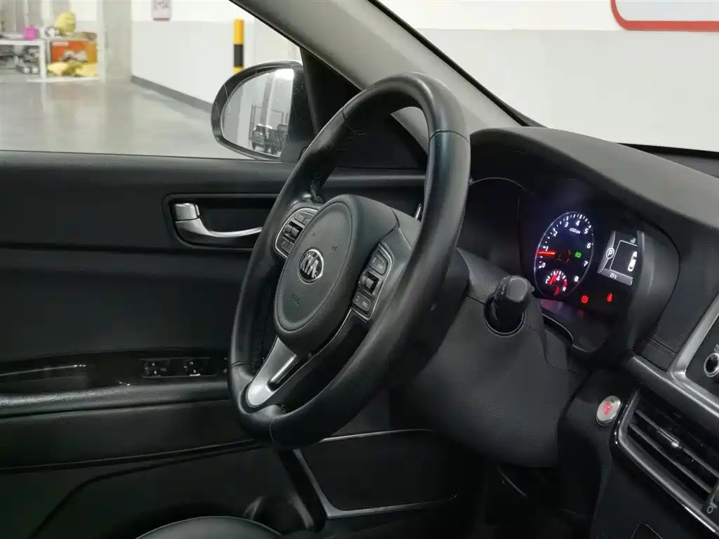 Kia K5 2016 2.0L Automatic LUX фото 22