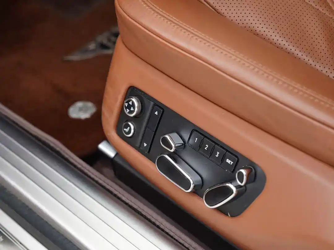 Фото 5 - Bentley Flying Spur