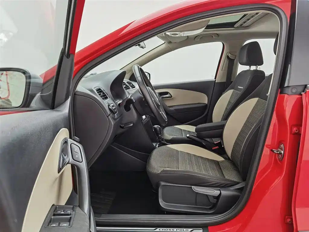 Volkswagen Polo 2012 1.6L Cross Polo AT фото 10