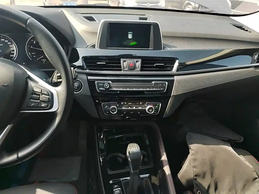 BMW X1 2018 sDrive18Li Premium Model фото 9