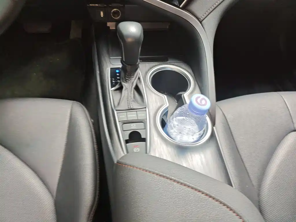 Toyota Camry 2021 2.5G Luxury Edition фото 10