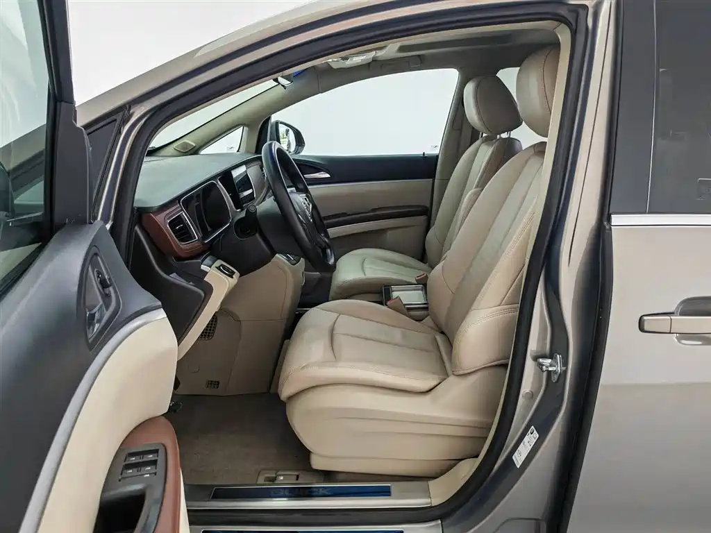 Buick GL8 2018 28T Comfort China VI фото 10
