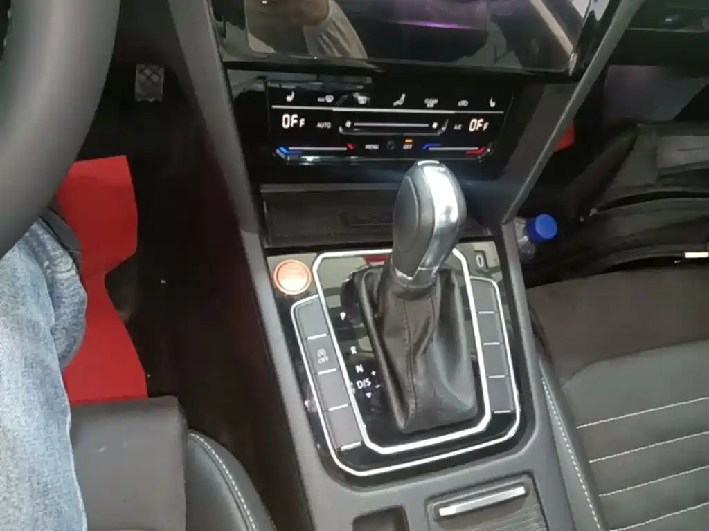 Volkswagen Magotan 2020 330TSI DSG Luxury фото 14