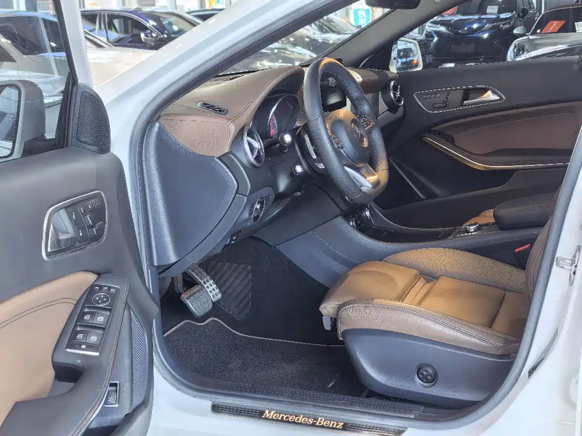 Mercedes-Benz GLA 2016 GLA 260 4MATIC Sport фото 3