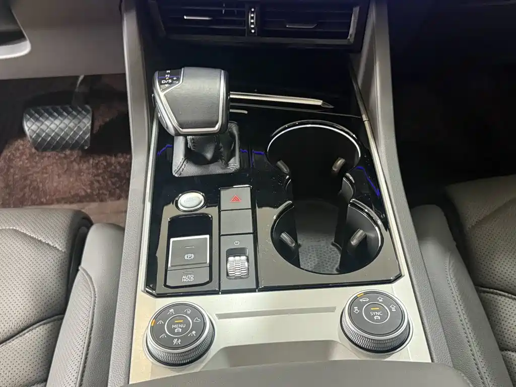 Фото 21 - Volkswagen Touareg