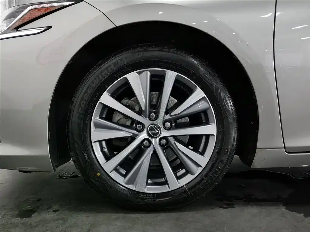 Lexus ES 2020 200 Luxury фото 17