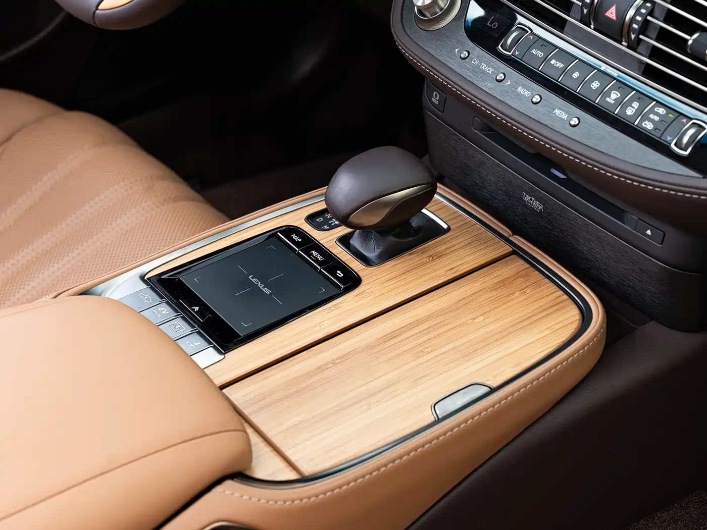 Lexus LS 2018 500h Luxury Edition China V фото 14