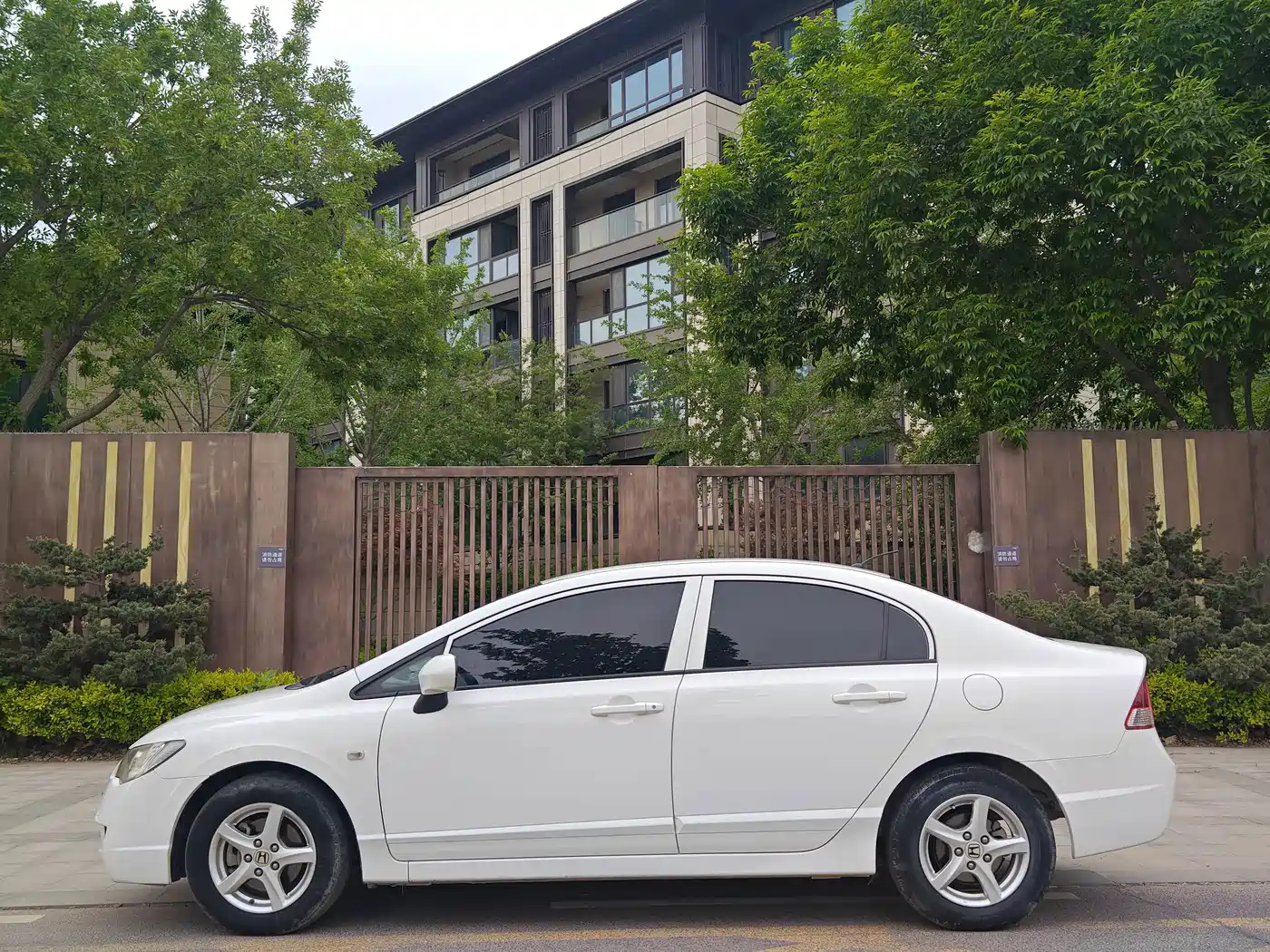 CIIMO CIIMO 2016 2015 1.8L Automatic Comfort Edition