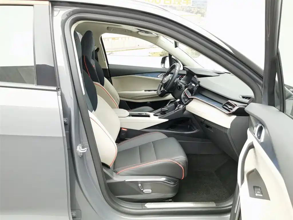 Lynk & Co 06 2020 1.5T Halo фото 23