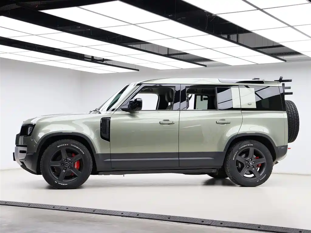 Land Rover Defender 2021 110 P400 SE фото 33