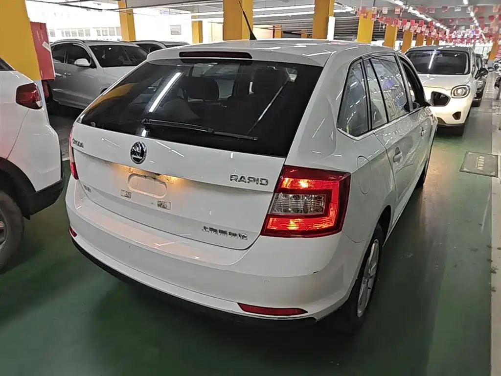 Škoda Skoda Rapid Spaceback 2016 Facelift 1.6L Automatic Innovation Edition фото 7