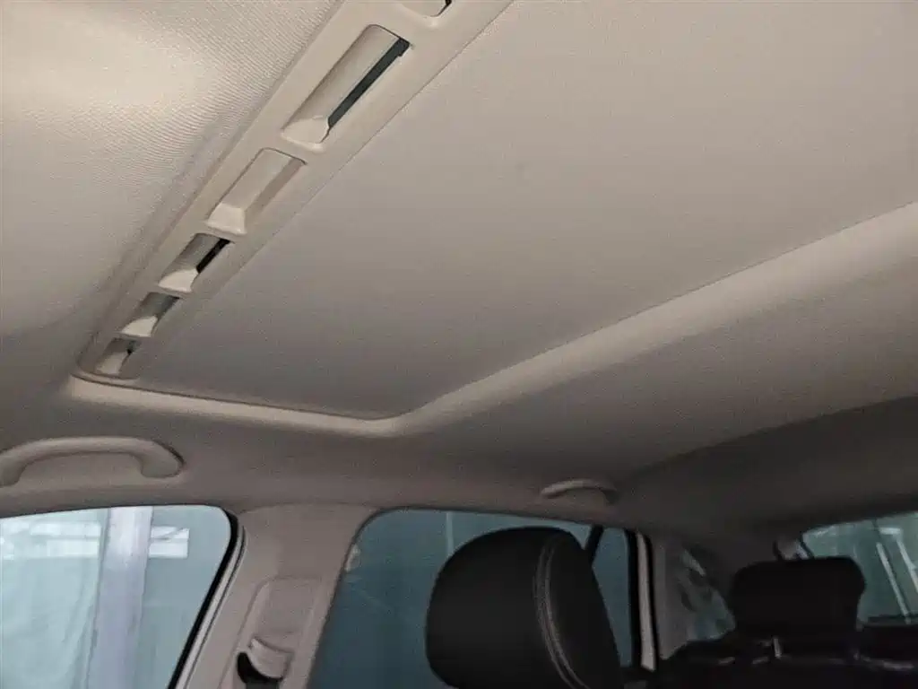 Škoda Skoda Rapid Spaceback 2016 Facelift 1.6L Automatic Innovation Edition фото 18