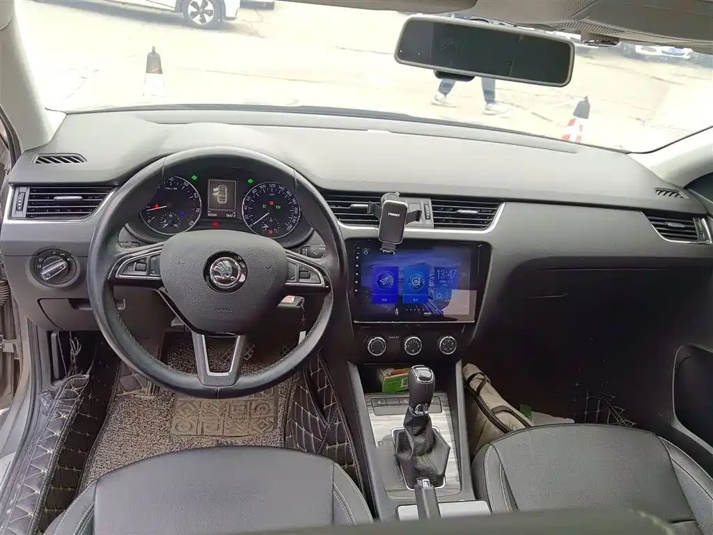 Škoda Octavia 2017 1.6L Automatic Smart Edition фото 6