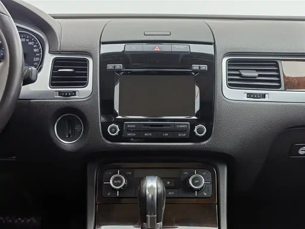 Volkswagen Touareg 2011 3.0TSI Standard фото 12