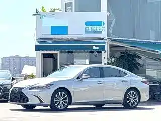 Фото 1 - Lexus ES