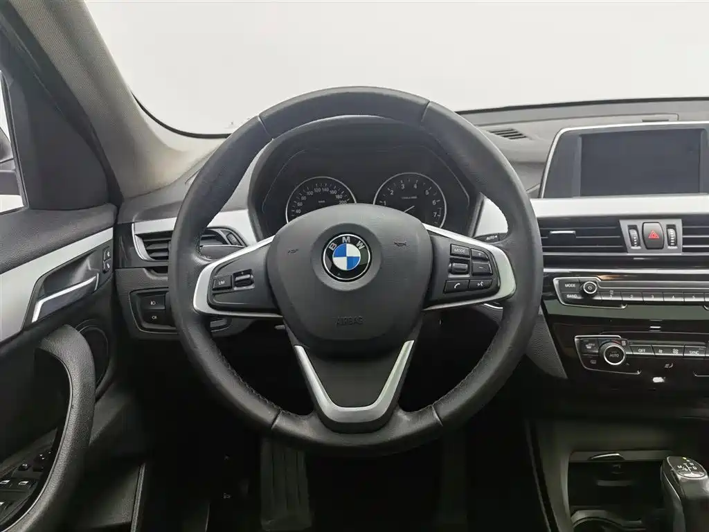 BMW X1 2018 sDrive18Li Fashion Model фото 11