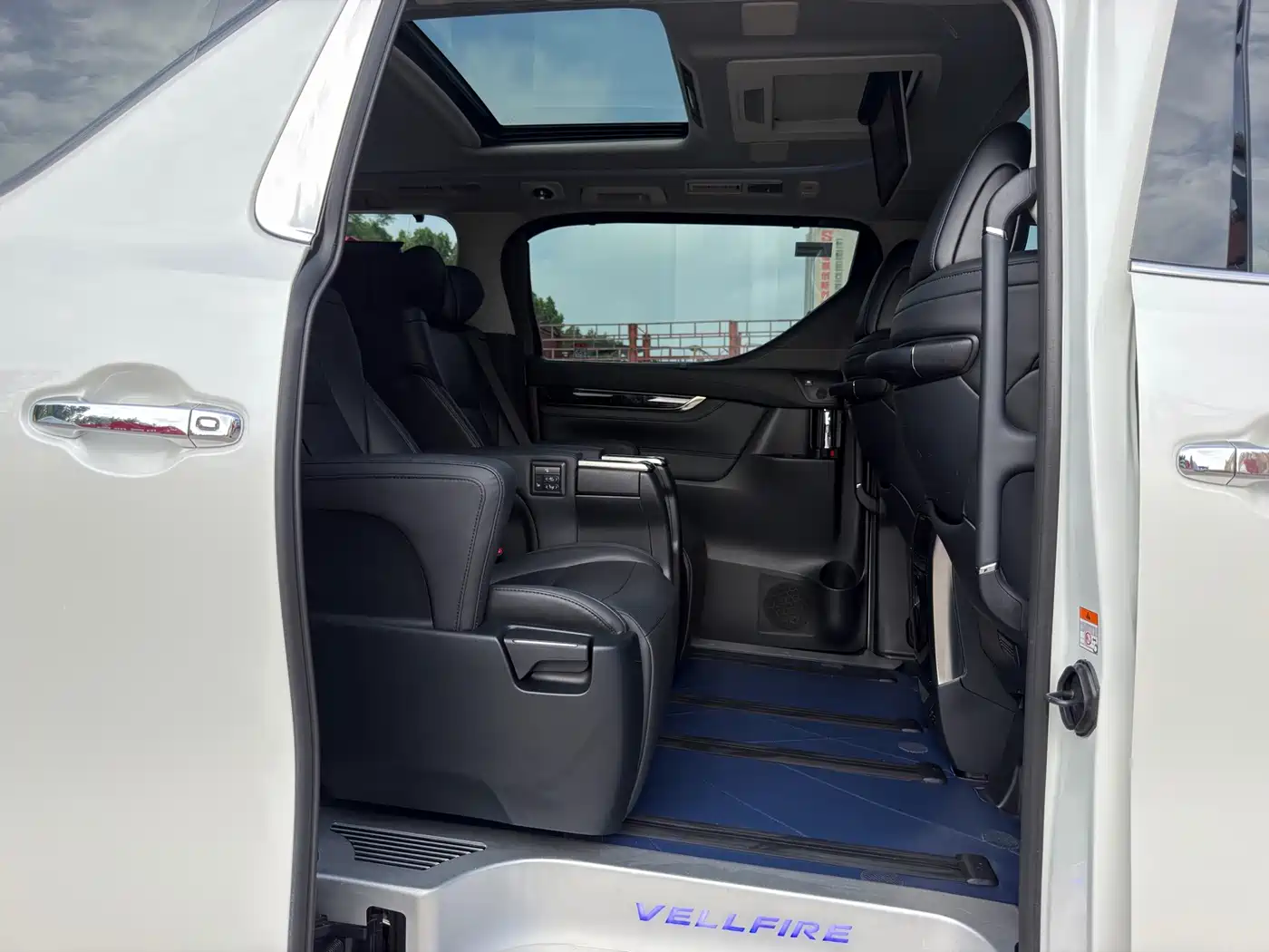 Toyota Vellfire 2023 2023 Crown Hybrid 2.5L HV Luxury
