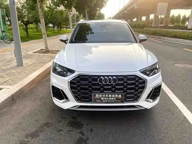 Audi Q5L 2022 40T Luxury Dynamic — фото 4