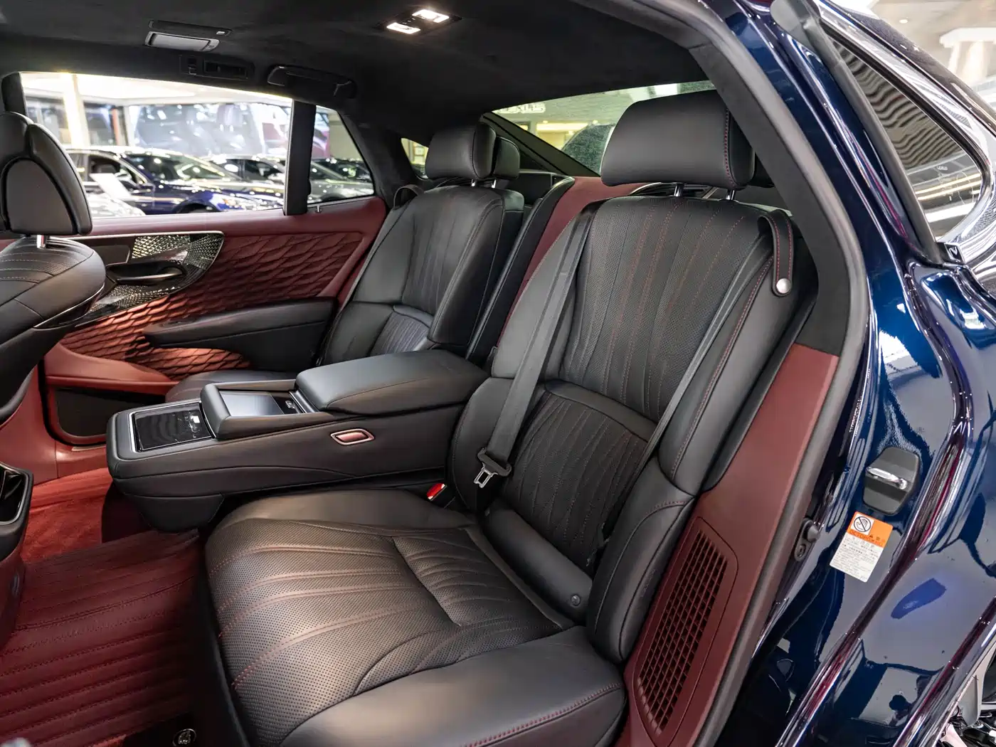 Lexus LS 2021 500h Executive Edition фото 12