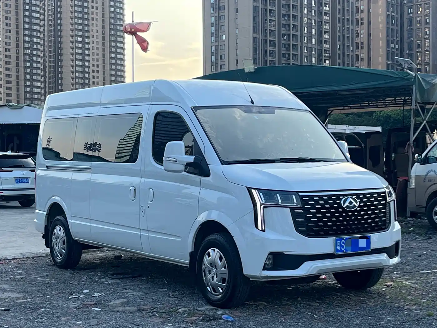 SAIC Maxus Xintu V80 2024 Model PRO Business 6MT Long Wheelbase Medium Roof 147Ps 9-seater Three-row Non-commercial фото 3