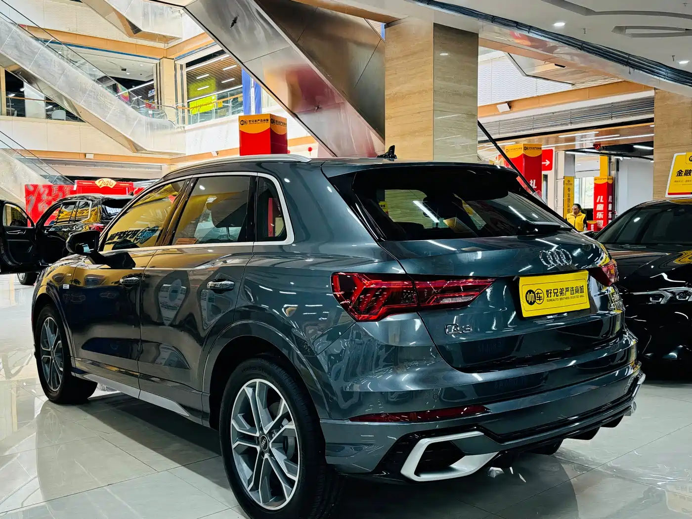 AUDI Q3
